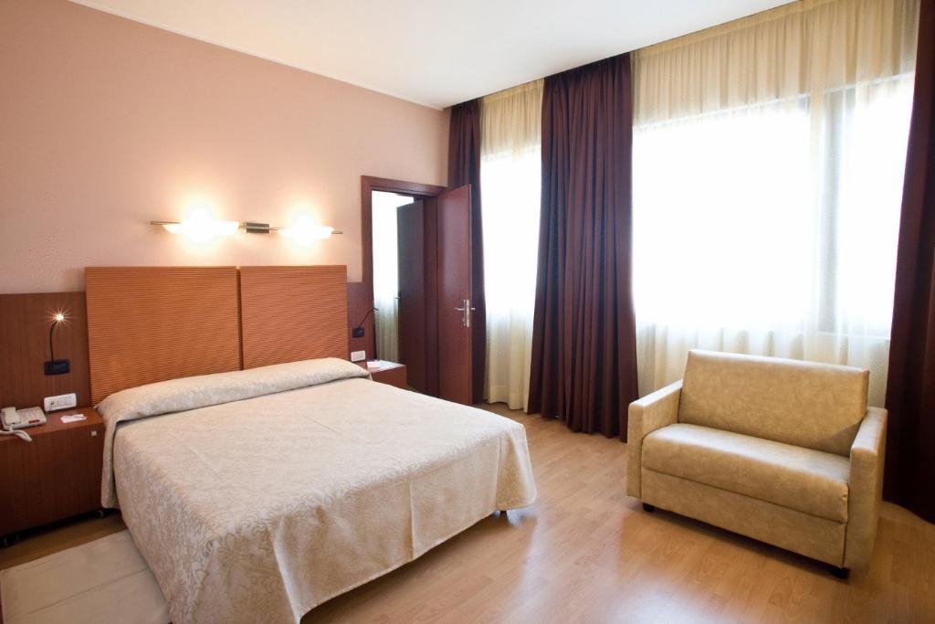 Hotel Mareschi Palace Novara Værelse billede